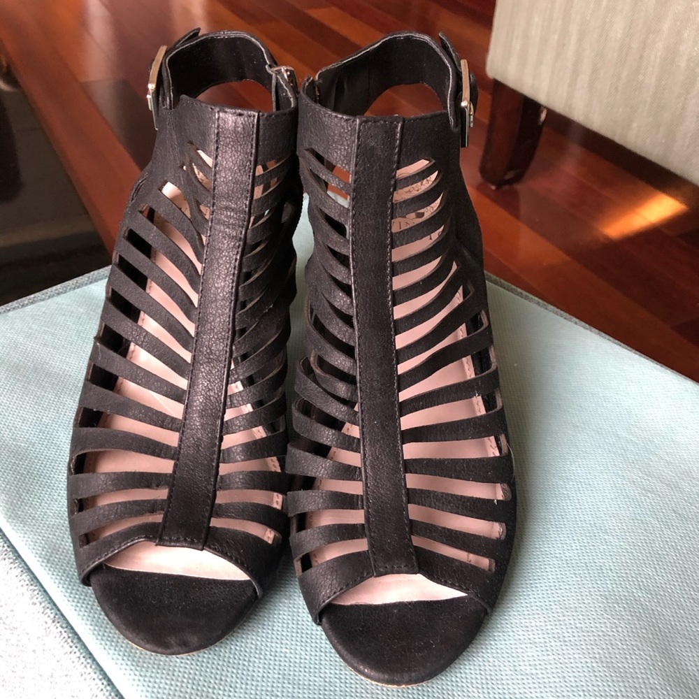 Vince Comuto strappy black leather heel - EUC